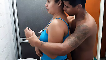 Chị Họ Tình Nguyện Viên Cho Blowjob Sâu Và Nhận Tinh Trùng Trên Mặt