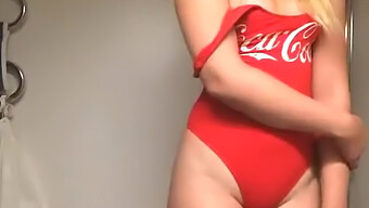 Garota De Coca Cola Se Masturba Em Vídeo Caseiro