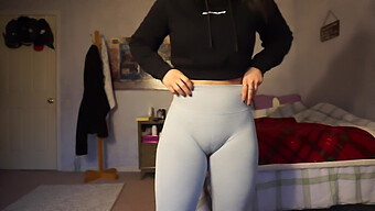 Serrée Et Baisable: Une Fille Américaine En Pantalon Cameltoe