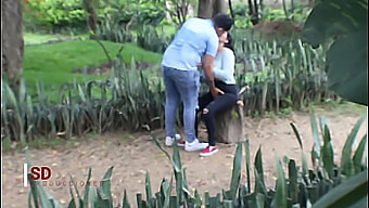 Vídeo Espía Casero De Una Pareja Colombiana En Público