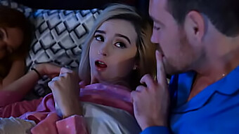 La Linda Adolescente Lexi Lore Tiene Su Coño Apretado Estirado Por Su Padrastro