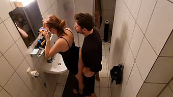 Amateur-Stiefschwester Wird Im Badezimmer Brutal Gefickt