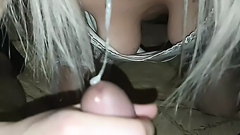 نوجوان (18+) در Pov صورتش را می گیرد و دهانش را می خورد