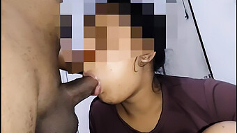 Cô Gái Trẻ Sri Lankan 18+ Mút Và Nuốt Cặc To