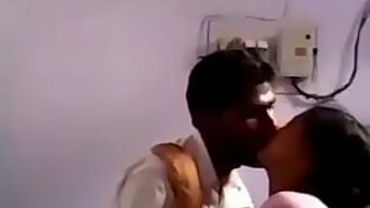 Indian Hospital Lovers Get Naughty