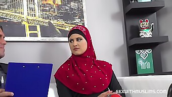 امرأة ناضجة تحصل على اللسان مقابل غرامة