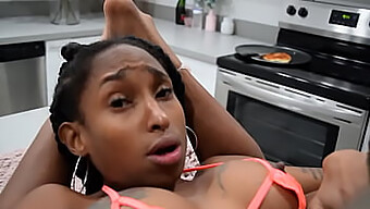 Le Abilità Di Leccare La Figa Della Pornostar Porsha Carrera In Mostra