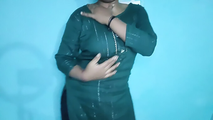 Desi Mms Avec L'Indienne Nagma Et Ses Gros Seins Naturels