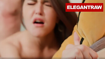 Elélvezés Egy Jó Osztályzatért: Egy Diák Jutalma