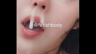 Bdsm 트레이닝 세션: 스파이트로스팅과 의무적인 딥스로트