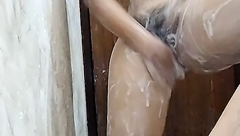 Milf Mendapat Blowjob Dari Kekasih Kolejnya