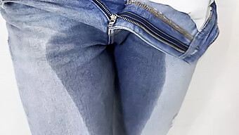 Une Ado Au Gros Clitoris Se Masturbe Et Éjacule Dans Son Pantalon