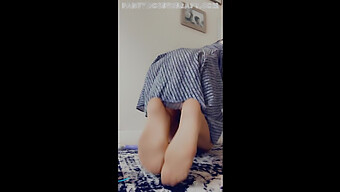 Video Hd Seorang Wanita Yang Patuh Dalam Pantyhose