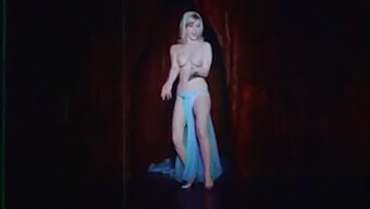 Misirlou'S Vintage Topless Jiggle Performance