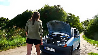 Pasangan Poland Menikmati Zakar Awam Dan Bermain Dengan Punggung Di Dalam Kereta