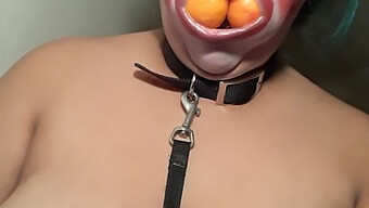 ثدي كبير وحذاء مهرج كبير في Bdsm