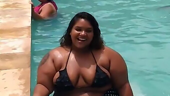 Negrita Amateur Con Gran Culo Negro Y Grandes Tetas Recibe Lamidas En Su Coño